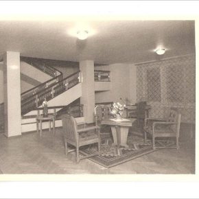 Гостиница "Палас". Холл в "национальном эстонском стиле". 1937 год