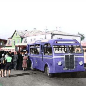 Синий автобус «таллиннского типа» на пути в Пирита. Раскрашенное фото 1940 года.
