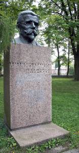 Автор памятника морякам «Русалки» Амандус Адамсон родился в 1855 году в семье моряка под городом Палдиски.