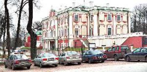 мператор Николай I осенью 1827 года останавливался в Екатерининском дворце. мператор Николай I осенью 1827 года останавливался в Екатерининском дворце.