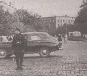 «Память просыпается во сне»: автопортрет в интерьере эпохи