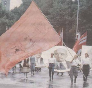Первомайские демонстрации — неотъемлемая часть воспоминаний всякого таллиннца, чье детство пришлось на советские времена.