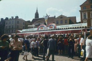 Ратушная площадь в добрые дни