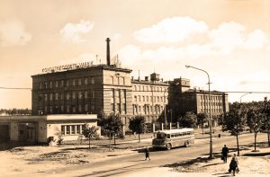 Завод "Калев" на Пярнуском шоссе 139. Ныне, Северная префектура полиции. Фотография конца 1950-х.