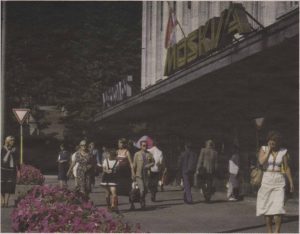 Вывеска кафе «Москва» на нынешней площади Вабадузе. Семидесятые годы.