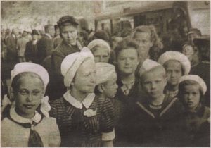 Группа таллиннских школьников, впервые едущих в пионерлагерь. Фото из журнала "Pilt ja Sõna".