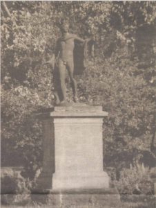 Аполлон Бельведерский, с 1937 года «прописавшийся в парке Кадриорг.