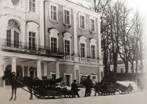 Перевозка экспонатов будущего Художественного музея в Екатерининский дворец Кадриорга. Зима 1921 года.