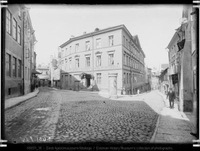 Гостиница «Петербург» (В 1914-1921 годах) – «Петроград», где начало работу постоянное представительство РСФСР в Эстонской Республике.