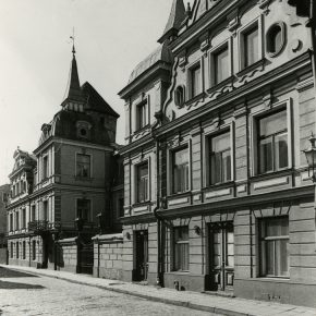 Фасад Дома кино – один из самых ярких образцов эклектики в архитектуре Старого Таллинна.