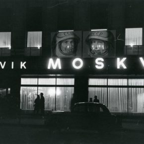 Портреты космонавтов на фасаде таллиннского кафе «Москва». Фото первой половины шестидесятых годов.