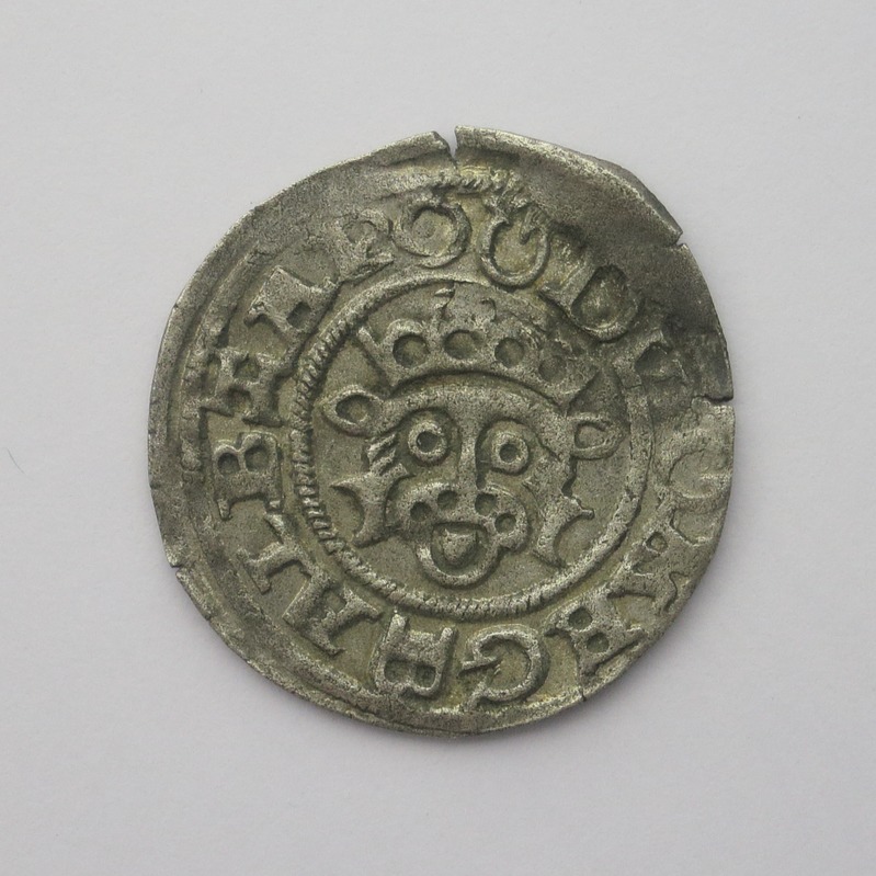 Большой клад в Саку, среди которых монеты с изображением головы быка