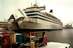 В 1990 году, паром именовался "Норд Эстония", а с 1992 года паром принадлежал предприятию Estline и носил название "Эстония"